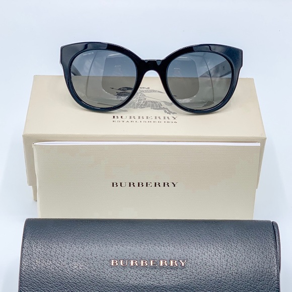 Burberry Polarized Sunglasses - Picture 6 of 7